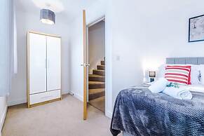 Modern House Ideal for Contractors Sleeps 8
