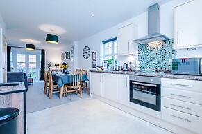 Modern House Ideal for Contractors Sleeps 8