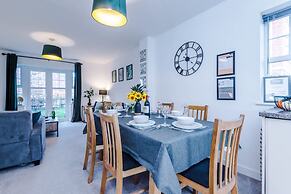 Modern House Ideal for Contractors Sleeps 8