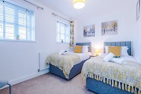 Modern House Ideal for Contractors Sleeps 8