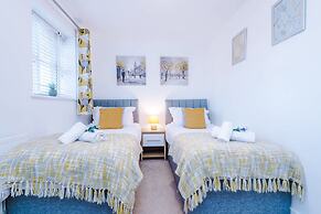 Modern House Ideal for Contractors Sleeps 8
