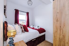 Stunning Home Perfect for Groups Free Parking