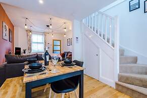 Stunning Home Perfect for Groups Free Parking