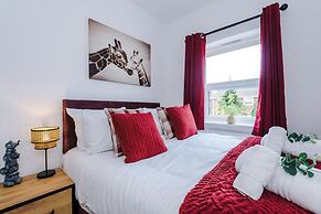 Stunning Home Perfect for Groups Free Parking