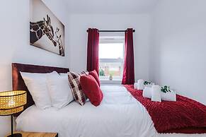 Stunning Home Perfect for Groups Free Parking