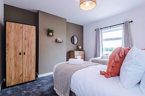 Pristine Home With Parking Ideal for Contractors