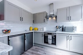 Pristine Home With Parking Ideal for Contractors