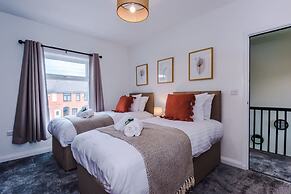 Pristine Home With Parking Ideal for Contractors