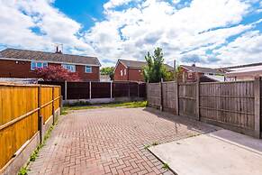 Pristine Home With Parking Ideal for Contractors