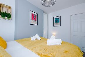 Stylish Home Incredible Location Sleeps 5