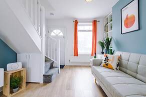 Stylish Home Incredible Location Sleeps 5