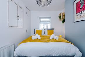 Stylish Home Incredible Location Sleeps 5