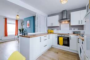 Stylish Home Incredible Location Sleeps 5