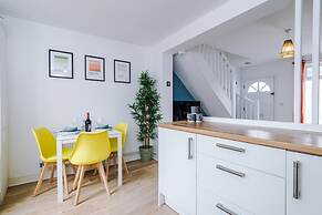 Stylish Home Incredible Location Sleeps 5