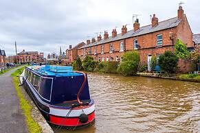 Stylish Home Incredible Location Sleeps 5