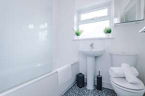Stylish Home Incredible Location Sleeps 5