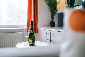 Stylish Home Incredible Location Sleeps 5