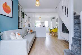 Stylish Home Incredible Location Sleeps 5