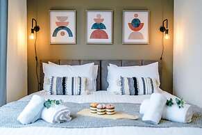 Modern Apartment Perfect for Business Sleeps 4