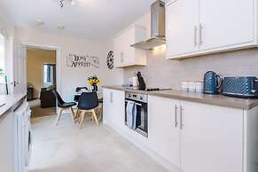 Modern Apartment Perfect for Business Sleeps 4