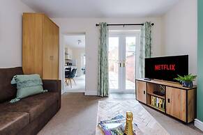 Modern Apartment Perfect for Business Sleeps 4