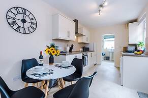 Modern Apartment Perfect for Business Sleeps 4