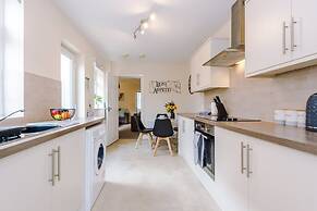 Modern Apartment Perfect for Business Sleeps 4