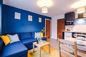 NEW Spacious Apartment Ideal for Business Work