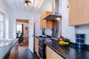 NEW Stylish City Centre Home Great Location