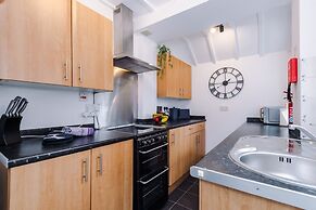 NEW Stylish City Centre Home Great Location