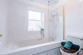 NEW Stylish City Centre Home Great Location