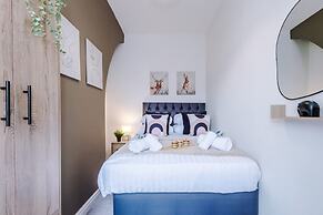 NEW Stylish City Centre Home Great Location