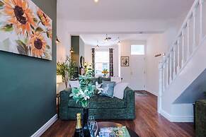 NEW Stylish City Centre Home Great Location