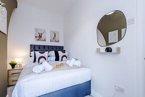 NEW Stylish City Centre Home Great Location