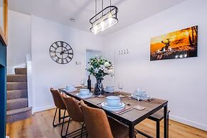 NEW Spacious Stylish Home City Centre Sleep 4