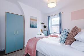 NEW Spacious Stylish Home City Centre Sleep 4