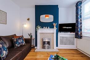 NEW Spacious Stylish Home City Centre Sleep 4