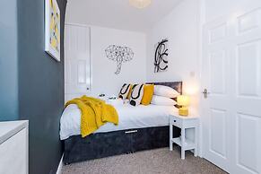 NEW Spacious Stylish Home City Centre Sleep 4