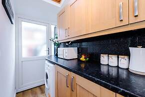 NEW Spacious Stylish Home City Centre Sleep 4