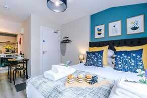 NEW Pristine Studio in the City-centre Sleeps 2