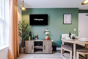 NEW Stylish 1-bed Flat Great Location Sleeps 4