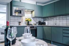 NEW Stylish 1-bed Flat Great Location Sleeps 4