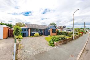 NEW Stunning Bungalow Ideal for Groups Parking