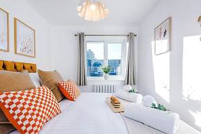 Gorgeous Home in Chester Sleeps 6 With Parking