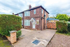 Comfy 4-bed Home Ideal for Workers Free Parking