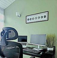 Comfy 4-bed Home Ideal for Workers Free Parking