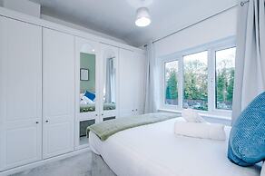 Comfy 4-bed Home Ideal for Workers Free Parking