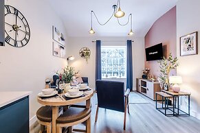 NEW Modern 1-bed Flat Great Location Sleeps 4