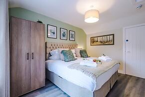 NEW Modern 1-bed Flat Great Location Sleeps 4