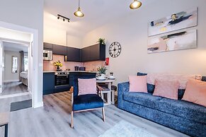 NEW Modern 1-bed Flat Great Location Sleeps 4